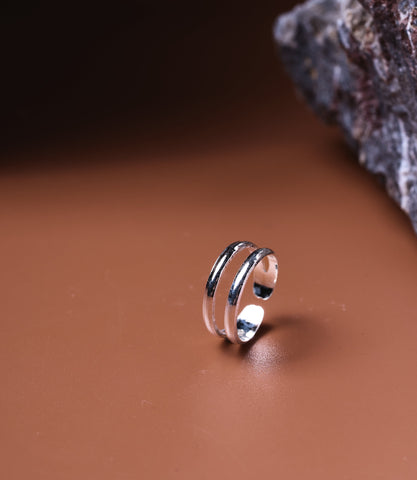 Calla Toe Ring in sterling silver 925, double-band open adjustable design with polished finish