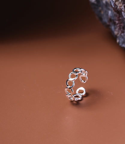 Eira Sterling Silver 925 Toe Ring with open interlinking circle design on neutral background