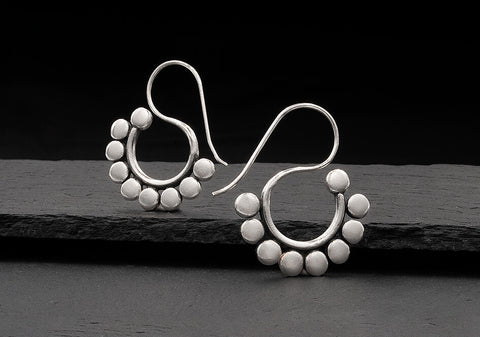 S drop earrings with flat circles