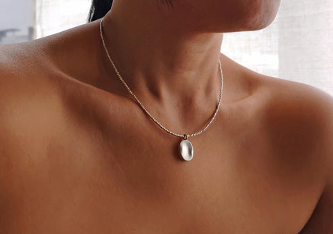 Small beads minimalist necklace with pebble pendant