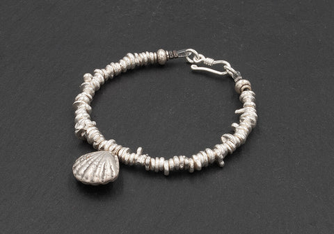 Beach bracelet with shell charm