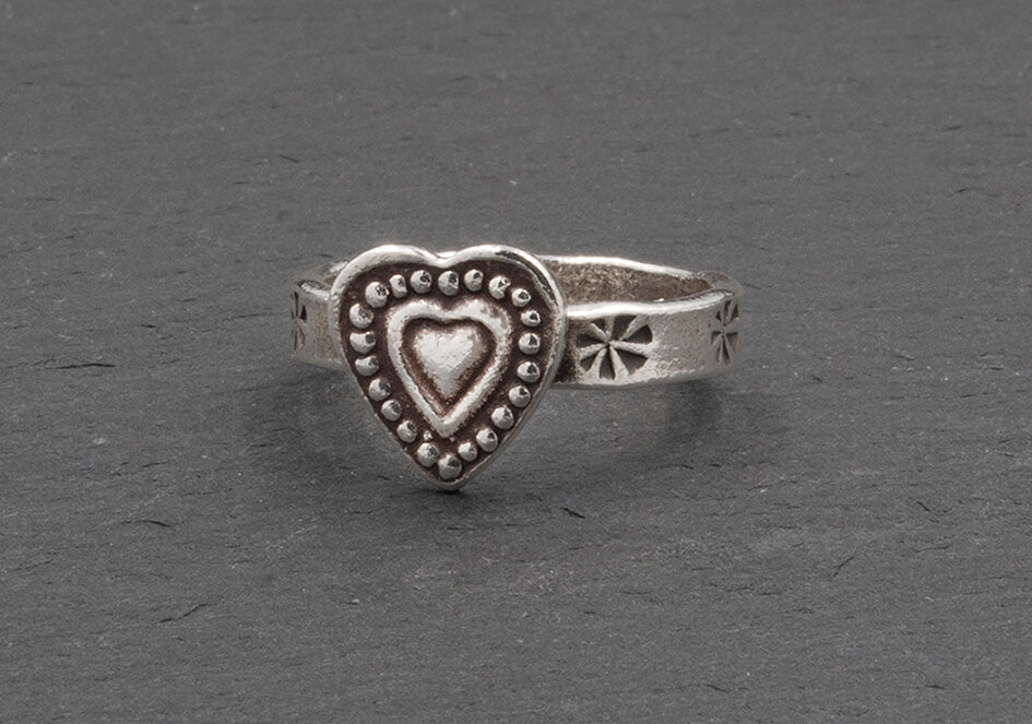 Heart-shaped with stamped details ring