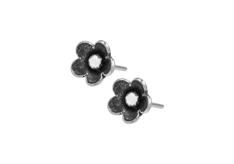 Dainty daisy silver stud earrings