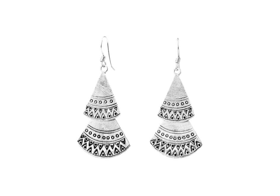 Pair of fan-shaped silver drop earrings over a white background